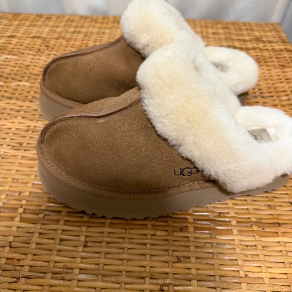 UGG Disquette Platform Clog Slipper for Women, US Size 8 - Chestnut